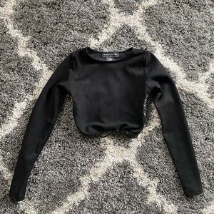 Black long sleeve cropped top